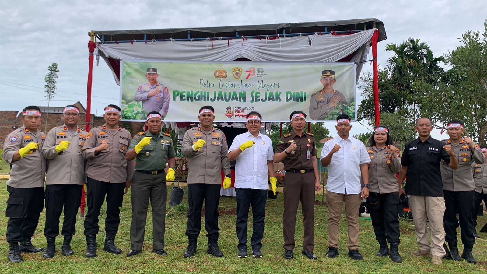 Polrestabes Medan lakukan Penanaman Pohon di TPU Muslim Simalingkar B